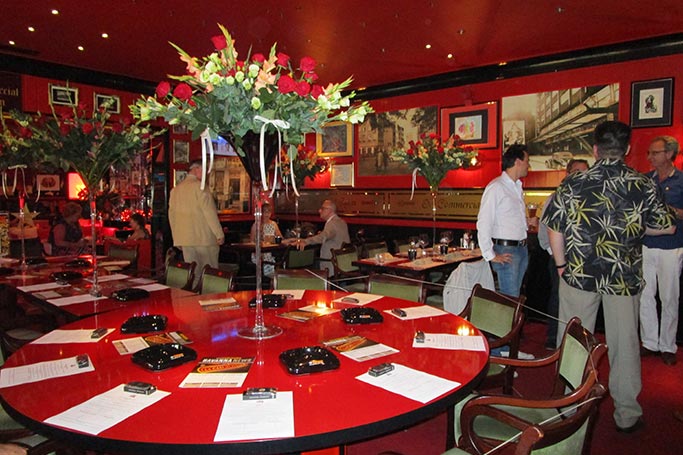 Cigarre langsam Rauchen in Hamburg