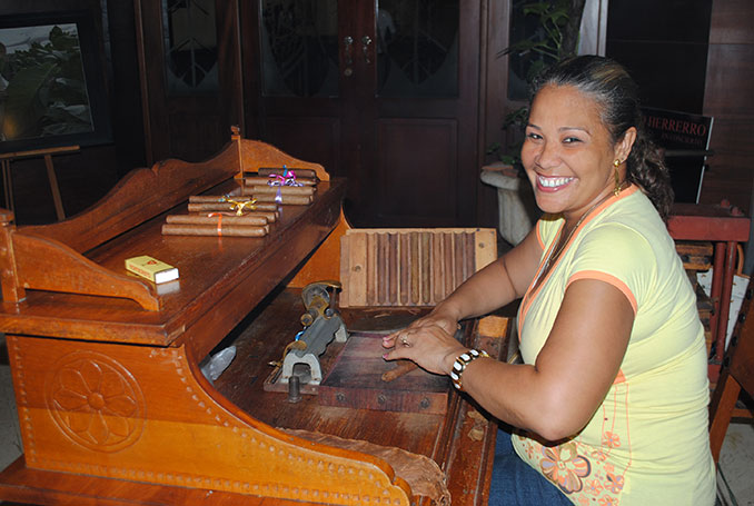 Torcedora Gladys Atencio Araujo auf Zigarrenrollertour in Deutschland