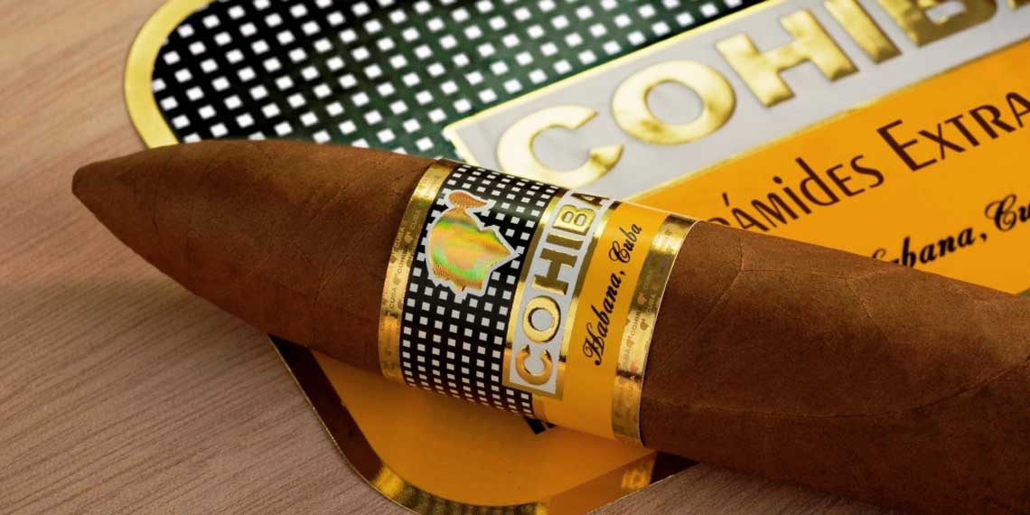 Close-up Cohiba Pirámide Extra