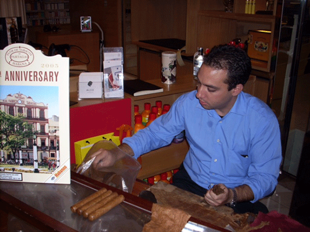 Habanos-Meister-Torcedor Yasmel Sotomayor