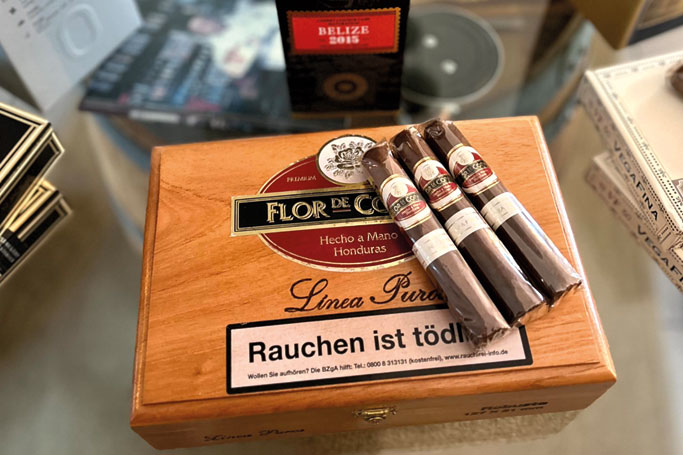 Cigar Moments - Barbara Ullrich - Flor de Copán